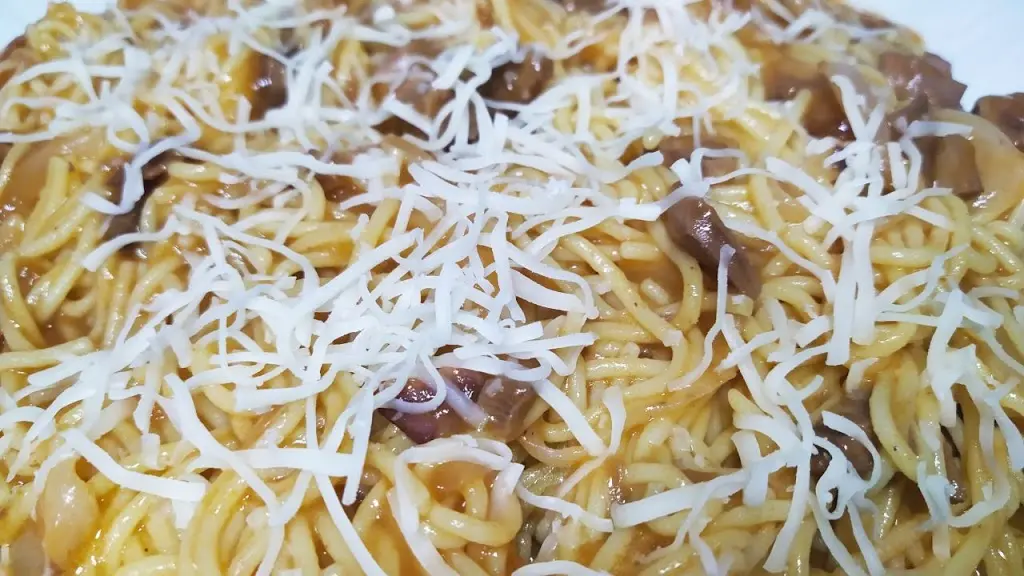 espaguetis-con-calamares-en-salsa-americana