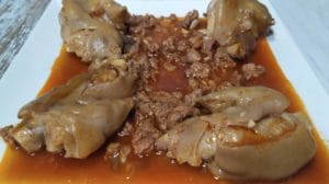 MANITAS DE CERDO EN SALSA