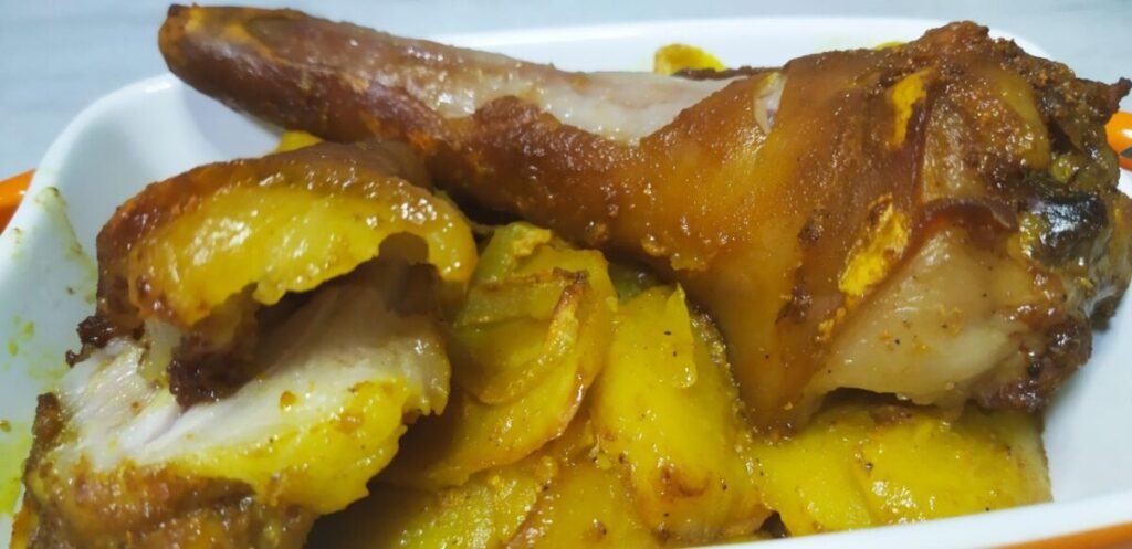 rabo de cerdo asado con patatas y curcuma