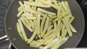 patatas fritas con huevos rotos