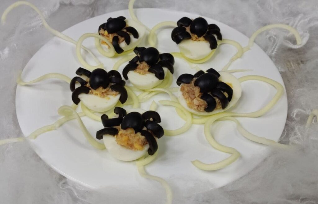 HUEVOS RELLENOS PARA HALLOWEEN TERRORIFICOS