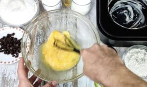 Bizcocho en freidora de aire o airfryer de coco y chocolate. accesorios freidora de aire. Recetas freidora de aire