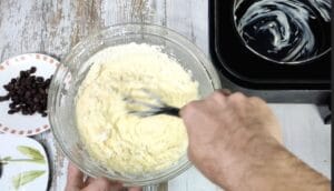 Bizcocho en freidora de aire o airfryer de coco y chocolate. accesorios freidora de aire. Recetas freidora de aire