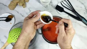 Te o infusion para aliviar el resfriado y la gripe además para subir las defensas . Infusión de cebolla y ajo con jengibre