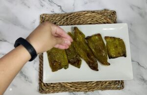 Pimientos verdes fritos en freidora de aire o airfryer