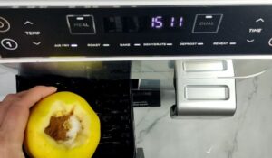 Asar manzanas en freidora de aire