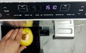 Asar manzanas en freidora de aire