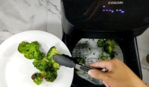 Brócoli crujiente en freidora de aire