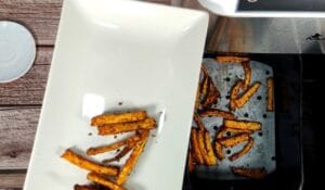 Patatas fritas de calabaza en freidora de aire