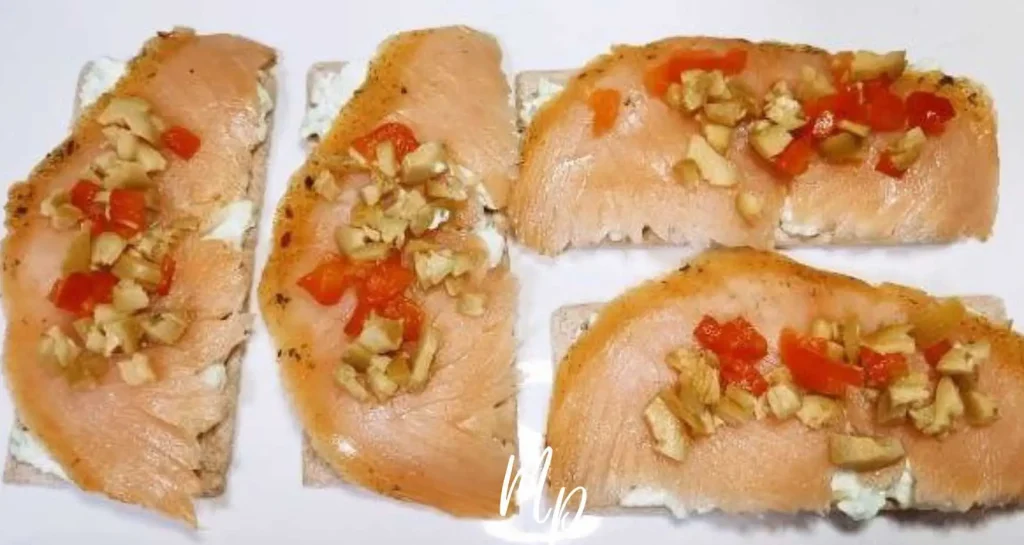 canapes fáciles con salmon ahumado y aguacate