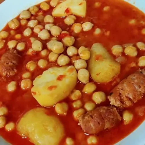 Garbanzos-de-bote-con-chorizo