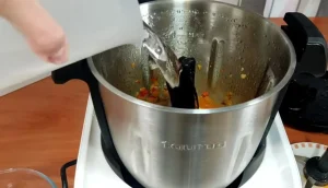 Garbanzos-de-bote-con-chorizo