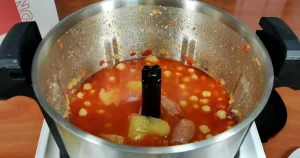 Garbanzos-de-bote-con-chorizo
