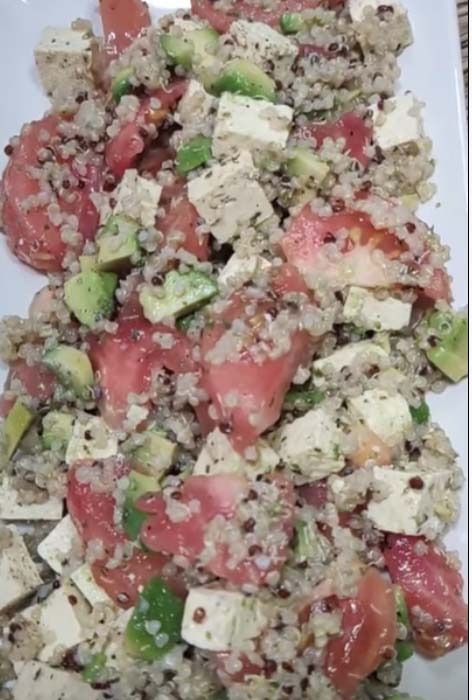 ensalada con tofu y quinoa